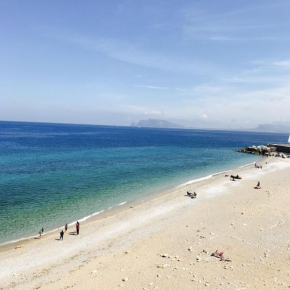 L'arco sul mare